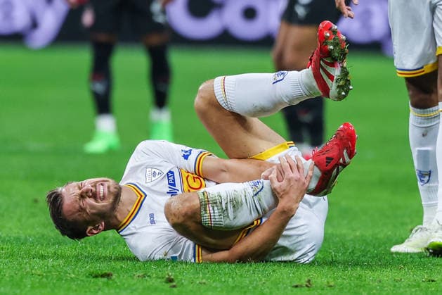 AC Milan vs US Lecce Serie A 2025 26 18 01 2026 Ylber Ramadani of US Lecce injured during Serie A 2025 26 football match between AC Milan and US Lecce at San Siro Stadium in Milan Copyright: xBEAUTIFULxSPORTS Carabellix