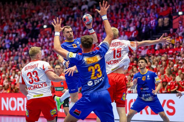 18 01 2026, Handball, Men s EHF EURO 2026, Denmark Romania, Jyske Bank Boxen in Herning, Denmark, Preliminary Round Radu Cristian Ghita Romania 13 in duel against Emil Siersbaek Bergholt Denmark 33 Magnus Saugstrup Jensen Denmark 15 next to Calin Dedu Romania 23 Denmark