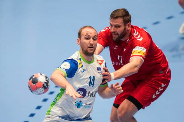 European Handball Championship, Switzerland Slovenia Baerum 20260118 Slovenia s Domen Tajnik and Switzerland s Samuel Röthlisberger during the European Championship handball match between Switzerland and Slovenia in Unity arena Photo Cornelius Poppe NTB Baerum Norway EDITORIAL USE ONLY RESTRICTED USE FOR BETTING COMPANIES  Copyright: xCorneliusxPoppex xNTBx