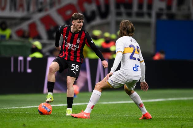 AC Milan v US Lecce - Serie A Alexis Saelemaekers of AC Milan is challenged by Antonino Gallo of US Lecce during the Serie A football match between AC Milan and US Lecce. Milan Italy Copyright: xNicolòxCampox