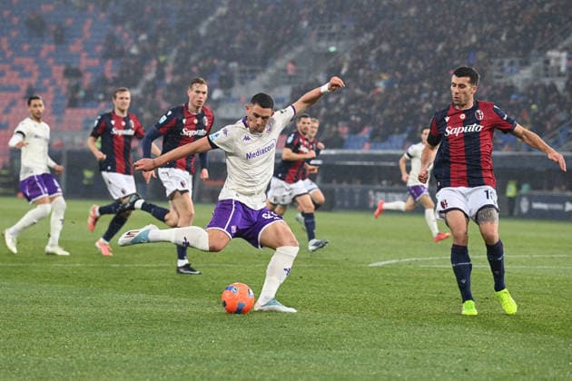 Roberto Piccoli (Fiorentina) shooting on goal during Bologna FC vs ACF Fiorentina, Italian soccer Serie A match in Bologna, Italy, January 18 2026  Copyright: xGianlucaxRicci IPAxSportx xipa-agency.netx xx IPA_70266696 IPA_Agency_IPA70266696
