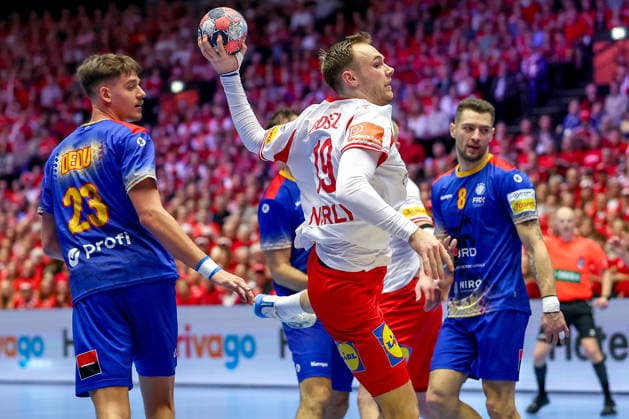 18 01 2026, Handball, Men s EHF EURO 2026, Denmark Romania, Jyske Bank Boxen in Herning, Denmark, Preliminary Round Mathias Gidsel Denmark 19 throws past Calin Dedu Romania 23 on goal Denmark
