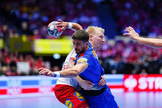 Magnus Saugstrup Denmark, 15 , Tudor Botea Romania, 06 DEN, Romania vs Denmark, Handball, EHF European Championship 2026, Group B, Matchday 2, 18 01 2026 DEN, Romania vs Denmark, Handball, EHF European Championship 2026, Group B, Matchday 2, 18 01 2026 Herning Copyright: xEibner-Pressefoto MarcelxvonxFehrnx EP_MFN