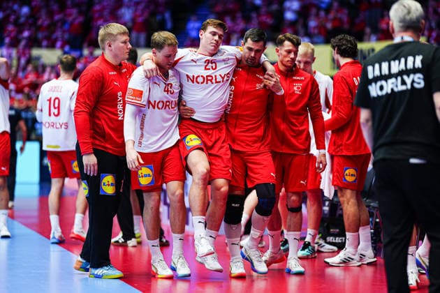 Lukas Joergensen Denmark, 25 is carried off the court with injury by Simon Pytlick Denmark, 43 and Rasmus Lauge Denmark, 11 DEN, Romania vs Denmark, Handball, EHF European Championship 2026, Group B, Matchday 2, 18 01 2026 DEN, Romania vs Denmark, Handball, EHF European Championship 2026, Group B, Matchday 2, 18 01 2026 Herning Copyright: xEibner-Pressefoto MarcelxvonxFehrnx EP_MFN