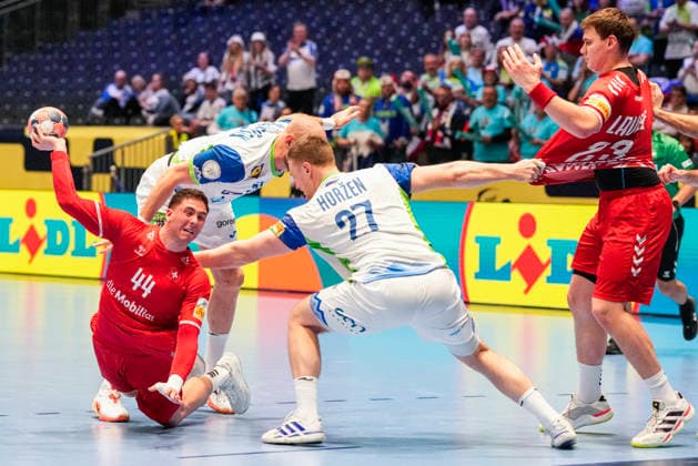 European Handball Championship, Switzerland Slovenia Baerum 20260118 Switzerland s Mehdi Ben Romdhane left and Lukas Laube right and Slovenia s Kristjan HorÅ¾en center during the European Championship handball match between Switzerland and Slovenia in Unity arena Photo Cornelius Poppe NTB Baerum Norway EDITORIAL USE ONLY RESTRICTED USE FOR BETTING COMPANIES  Copyright: xCorneliusxPoppex xNTBx