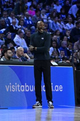 Orlando Magic v Memphis Grizzlies - NBA, Basketball Herren, USA London 2026 LONDON, UNITED KINGDOM – JANUARY 18: Head Coach Jamahl Mosley of Orlando Magic gives tactics to his players during the NBA London 2026 game between the Orlando Magic and the Memphis Grizzlies at the O2 Arena in London, United Kingdom, on January 18, 2026. Rasid Necati Aslim Anadolu London United Kingdom. Editorial use only. Please get in touch for any other usage.  Copyright: x2026xAnadoluxRasidxNecatixAslimx