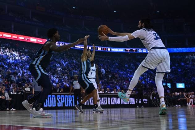 Orlando Magic v Memphis Grizzlies - NBA, Basketball Herren, USA London 2026 LONDON, UNITED KINGDOM - JANUARY 18: Goga Bitadze (35) of Orlando Magic in action during the NBA London 2026 game between the Orlando Magic and the Memphis Grizzlies at O2 Arena in London, United Kingdom, on January 18, 2026. Rasid Necati Aslim Anadolu London United Kingdom. Editorial use only. Please get in touch for any other usage.  Copyright: x2026xAnadoluxRasidxNecatixAslimx