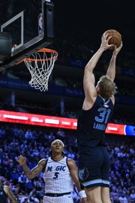 Orlando Magic v Memphis Grizzlies - NBA, Basketball Herren, USA London 2026 LONDON, UNITED KINGDOM - JANUARY 18: Paolo Banchero (5) of Orlando Magic in action against Jock Landale (31) of Memphis Grizzlies during the NBA London 2026 game between the Orlando Magic and the Memphis Grizzlies at O2 Arena in London, United Kingdom, on January 18, 2026. Rasid Necati Aslim Anadolu London United Kingdom. Editorial use only. Please get in touch for any other usage.  Copyright: x2026xAnadoluxRasidxNecatixAslimx