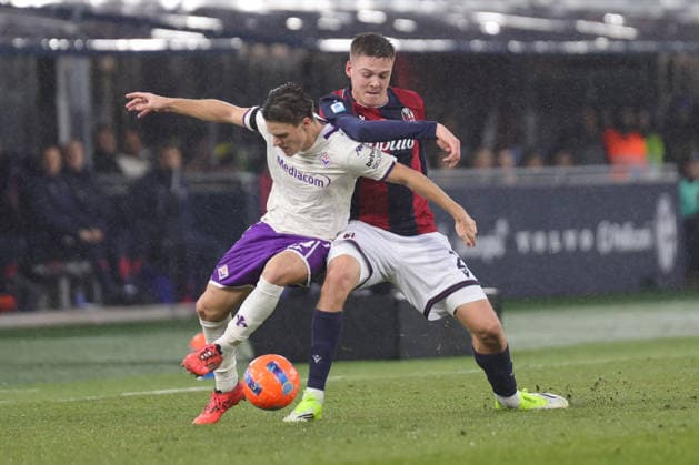 Bologna FC v ACF Fiorentina - Campionato Serie A NicolÃ² Fagioli of ACF Fiorentina and Emil Holm of Bologna FC ,battle for the ball during the Italian Serie A football match between Bologna FC and ACF Fiorentina , on January 18, 2026 at the Renato Dall™Ara stadium in Bologna ,Italy Bologna Italy  Copyright: xAndreaxMartinix originalFilename:martini-bolognaf260118_np51l.jpg