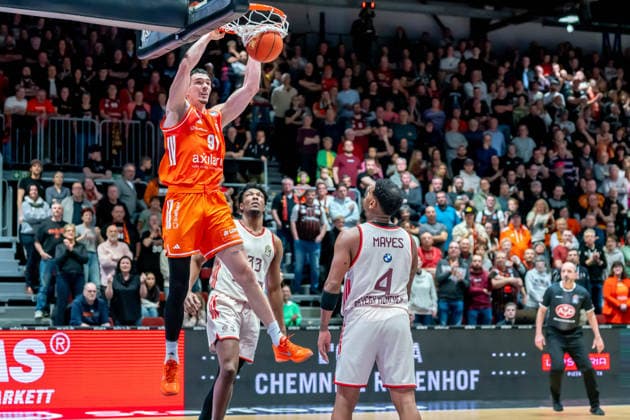 Chemnitz, Germany 18 January 2026 1 BBL 2025 2026 Niners Chemnitz vs FC Bayern Munich In the picture Yordan Minchev 99 with a dunking Copyright: xFotostandx xNachtigallx