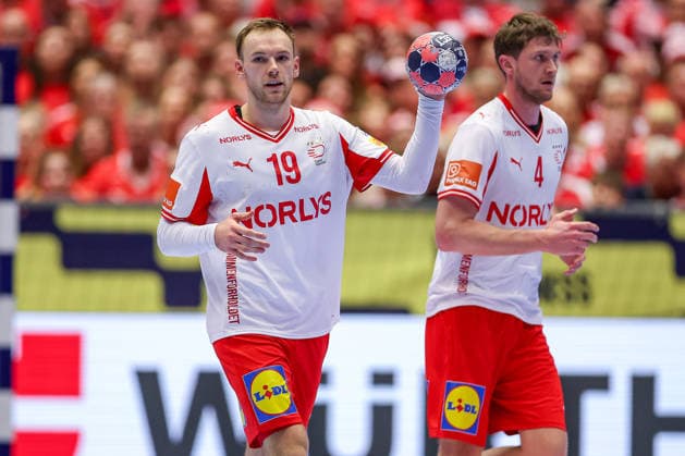 18 01 2026, Handball, Men s EHF EURO 2026, Denmark Romania, Jyske Bank Boxen in Herning, Denmark, Preliminary Round Mathias Gidsel Denmark 19 next to Magnus Landin Jacobsen Denmark 04 Denmark