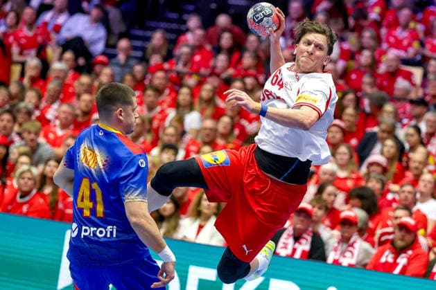 18 01 2026, Handball, Men s EHF EURO 2026, Denmark Romania, Jyske Bank Boxen in Herning, Denmark, Preliminary Round Lasse Kjaer Moller Denmark 64 throws past Razvan Cristian Trif Romania 41 on goal Denmark