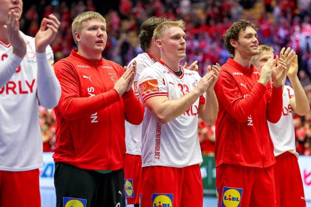 18 01 2026, Handball, Men s EHF EURO 2026, Denmark Romania, Jyske Bank Boxen in Herning, Denmark, Preliminary Round Final celebration after the Danes victory against Romania Emil Nielsen Denmark 12 Emil Siersbaek Bergholt Denmark 33 Denmark