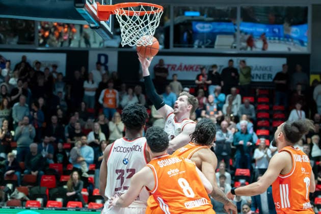 Chemnitz, Germany 18 January 2026 1 BBL 2025 2026 Niners Chemnitz vs FC Bayern Munich In the picture Andreas Obst FCB 3 v li with a dunking Copyright: xFotostandx xNachtigallx