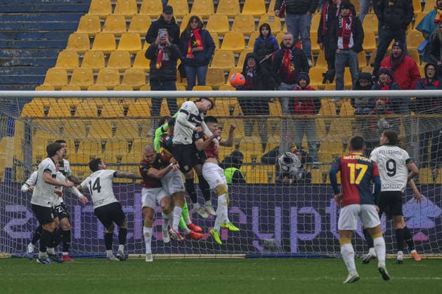 CALCIO - Serie A - Parma Calcio vs Genoa CFC Parma s Alessandro Circati fights for the ball during Parma Calcio vs Genoa CFC, Italian soccer Serie A match in Parma, Italy, January 18 2026 Parma Italy  Copyright: xIPAxSport ABACAx