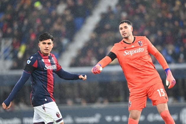 CALCIO - Serie A - Bologna FC vs ACF Fiorentina Santiago Castro and Federico Ravaglia (Bologna Fc) during Bologna FC vs ACF Fiorentina, Italian soccer Serie A match in Bologna, Italy, January 18 2026 Bologna Italy  Copyright: xIPAxSport ABACAx