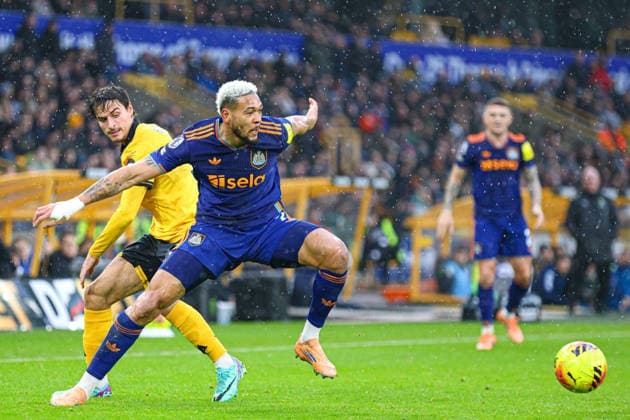 Joelinton (7 Newcastle United) on the ball during the Premier League football match between Wolverhampton Wanderers and Newcastle United at Molineux stadium in Wolverhampton, England Copyright: xNataliexMincher SPPx Sportspressphoto_SPR83206