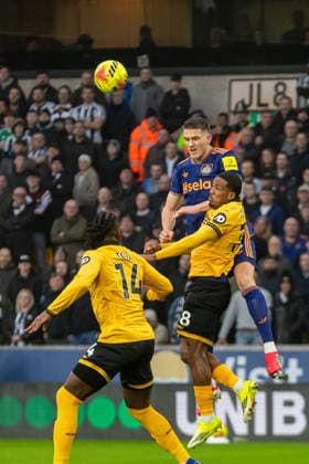 Wolverhampton Wanderers v Newcastle United, Premier League Newcastle United defender Sven Botman (4) heads the ball during the Premier League match between Wolverhampton Wanderers and Newcastle United at Molineux, Wolverhampton, UK on 18 January 2026. Wolverhampton Molineux West Midlands UK Editorial use only DataCo restrictions apply See www.football-dataco.com , Copyright: xManjitxNarotrax PSI-23598-0103