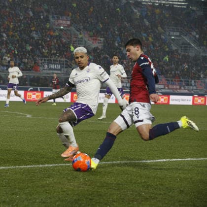 CALCIO - Serie A - Bologna FC vs ACF Fiorentina Nicolo Cambiaghi of Bologna FC competes for the ball with Dodo of ACF Fiorentina during Bologna BFC vs ACF Fiorentina, 21Â° Serie A Enilive 2025-26 game at Renato Dall Ara stadium in Bologna (BO), Italy, on January 18, 2026. Bologna Italy  Copyright: xIPAxSport ABACAx