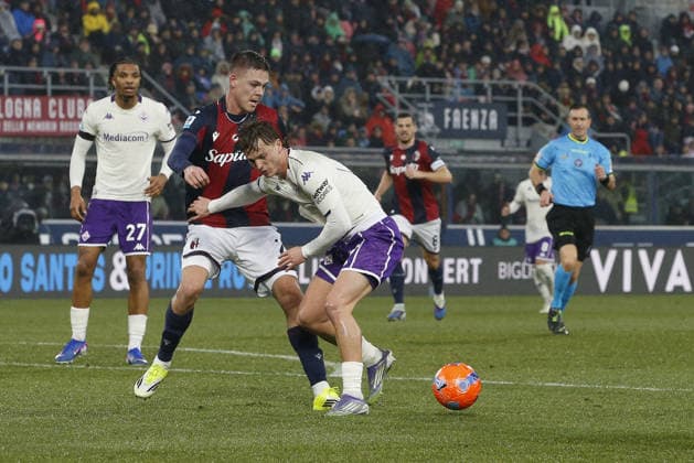 CALCIO - Serie A - Bologna FC vs ACF Fiorentina Albert Guomundsson of ACF Fiorentina battle for the ball with Emil Holm of Bologna FC. during Bologna BFC vs ACF Fiorentina, 21Â° Serie A Enilive 2025-26 game at Renato Dall Ara stadium in Bologna (BO), Italy, on January 18, 2026. Bologna Italy  Copyright: xIPAxSport ABACAx