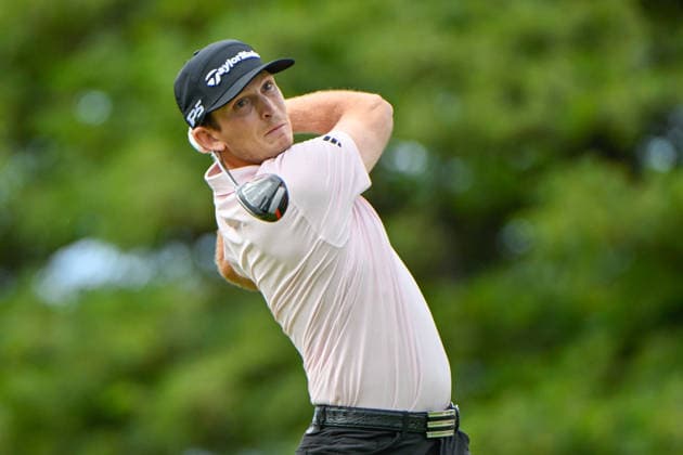 HONOLULU, HI - JANUARY 18: Jacob Bridgeman (USA) watches his tee shot on 2 during the final round of the Sony Open on January 18, 2026, at Waialae Country Club, Honolulu, Hawaii. (Photo by Ken Murray Icon Sportswire) GOLF: JAN 18 PGA, Golf Herren Sony Open in Hawaii EDITORIAL USE ONLY Icon2601180164