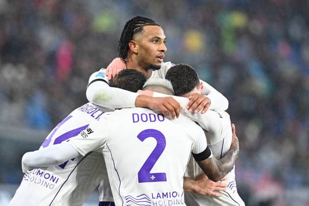 CALCIO - Serie A - Bologna FC vs ACF Fiorentina Ndour Cher (Fiorentina) celebrated by his teamamate during Bologna FC vs ACF Fiorentina, Italian soccer Serie A match in Bologna, Italy, January 18 2026 Bologna Italy  Copyright: xIPAxSport ABACAx