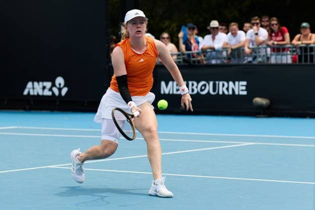 Francesca Jones of Great Britain hits a volley Australian Open tennis tournament, Day Two, Melbourne Park, Australia - 19 Jan 2026Melbourne Melbourne Park Victoria (VIC) Australia  Copyright: xRachelxBach Shutterstockx 16303002aa