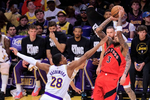 January 18, 2026, Los Angeles, California, USA: Rui Hachimura 28 of the Los Angeles Lakers tries to block a shot by Brandon Ingram 3 of the Toronto Raptors during a regular season NBA, Basketball Herren, USA game on Sunday January 18, 2026 at Crypto.com Arena in Los Angeles, California. JAVIER ROJAS PI Los Angeles USA - ZUMAp124 20260118_zaa_p124_011 Copyright: xJavierxRojasx