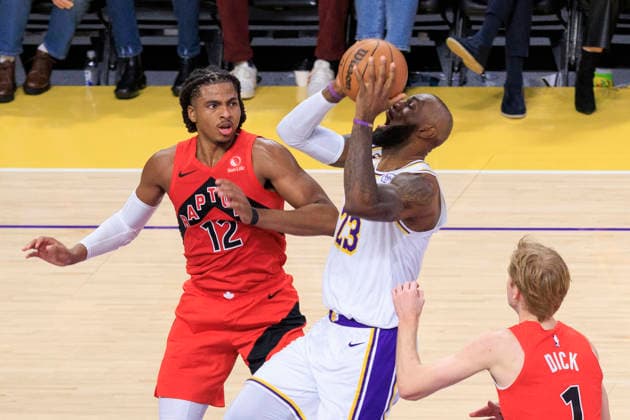 January 18, 2026, Los Angeles, California, USA: LeBron James 23 of the Los Angeles Lakers puts up a shot over Collin Murray-Boyles 12 of the Toronto Raptors during a regular season NBA, Basketball Herren, USA game on Sunday January 18, 2026 at Crypto.com Arena in Los Angeles, California. JAVIER ROJAS PI Los Angeles USA - ZUMAp124 20260118_zaa_p124_013 Copyright: xJavierxRojasx