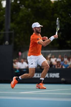 Jacob Fearnley of Great Britain hits a forehand Australian Open tennis tournament, Day Two, Melbourne Park, Australia - 19 Jan 2026Melbourne Melbourne Park Victoria (VIC) Australia  Copyright: xRachelxBach Shutterstockx 16303002au