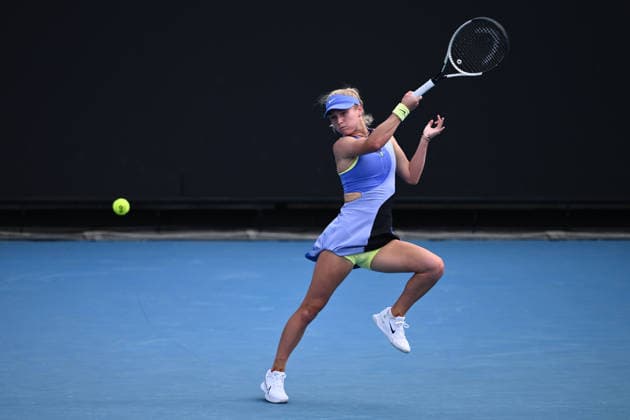 TENNIS AUSTRALIAN OPEN, Emerson Jones of Australia in action during the Women™s 1st round match against Magda Linette of Poland on day 2 of the 2026 Australian Open tennis tournament at Melbourne Park in Melbourne, Monday, January 19, 2026. ( NO ARCHIVING MELBOURNE VICTORIA AUSTRALIA  Copyright: xJOELxCARRETTx 20260119125155809117