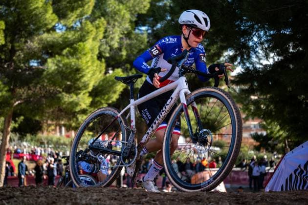 French Celia Gery pictured in action during the women s Elite race at the cyclocross cycling event in Benidorm, Spain, Sunday 18 January 2026, stage 10 12 in the UCI World Cup competition. DAVIDxPINTENS  x156942530x