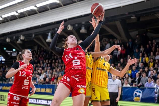 Basketball Berlin 18 01 2026 Season 2025 2026 DBBL 1 Bundesliga Alba Berlin GiroLive Panthers Osnabrück Lina Sontag Osnabrück, No 24 Theresa Simon Alba, No 03 Marie Bertholdt Alba, No 04