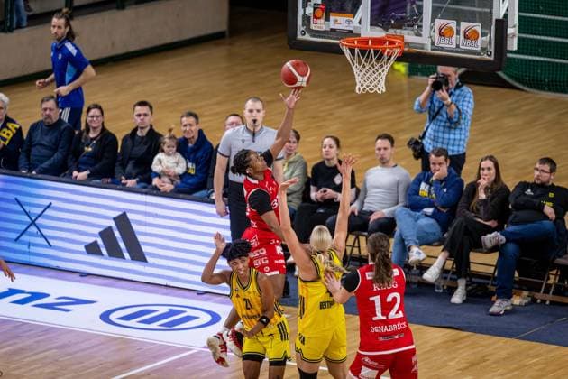 Basketball Berlin 18 01 2026 Season 2025 2026 DBBL 1 Bundesliga Alba Berlin GiroLive Panthers Osnabrück Oceane Monpierre Osnabrück, No 31 Deeshyra Thomas Alba, No 21 Marie Bertholdt Alba, No 04 Johanna Klug Osnabrück, No 12