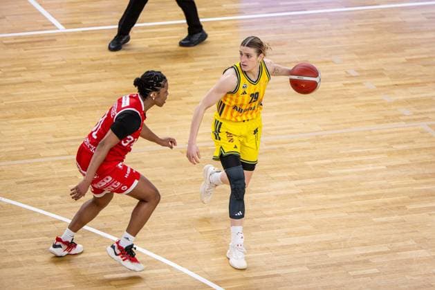 Basketball Berlin 18 01 2026 Season 2025 2026 DBBL 1 Bundesliga Alba Berlin GiroLive Panthers Osnabrück Alina Hartmann Alba, No 29 Oceane Monpierre Osnabrück, No 31