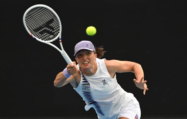 TENNIS AUSTRALIAN OPEN, Iga Swiatek of Poland in action during the Women™s 1st round match against Yue Yuan of China on day 2 of the 2026 Australian Open tennis tournament at Melbourne Park in Melbourne, Monday, January 19, 2026. ( NO ARCHIVING MELBOURNE VICTORIA AUSTRALIA  Copyright: xLUKASxCOCHx 20260119171720279116