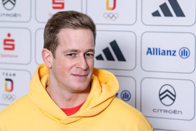 Simon Jocher (DOSB-Olympiakader Deutscher Ski Verband DSV, Ski Alpin, SC Schongau 1946 e.V.) beim Interview Portrait Portraet GER, DOSB Olympia-Einkleidung Team Deutschland, Mailand Cortina 2026, 19.01.2026. GER, DOSB Olympia-Einkleidung Team Deutschland, Mailand Cortina 2026, 19.01.2026. Muenchen *** Simon Jocher DOSB Olympic Squad German Ski Association DSV, Alpine Skiing, SC Schongau 1946 e V at Interview Portrait Portrait GER, DOSB Olympic Dressing Team Germany, Milan Cortina 2026, 19 01 2026 GER, DOSB Olympic Dressing Team Germany, Milan Cortina 2026, 19 01 2026 Munich Copyright: xEibner-Pressefoto FranzxFeinerx EP_HFR