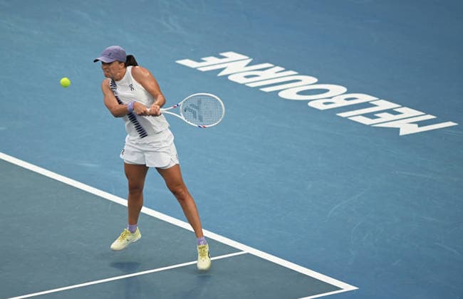 TENNIS AUSTRALIAN OPEN, Iga Swiatek of Poland in action during the Women™s 1st round match against Yue Yuan of China on day 2 of the 2026 Australian Open tennis tournament at Melbourne Park in Melbourne, Monday, January 19, 2026. ( NO ARCHIVING MELBOURNE VICTORIA AUSTRALIA  Copyright: xLUKASxCOCHx 20260119192649425267