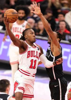 (260119) -- CHICAGO, Jan. 19, 2026 -- Chicago Bulls Ayo Dosunmu (L) goes to the basket during the 2025-2026 NBA, Basketball Herren, USA regular season basketball game between Brooklyn Nets and Chicago Bulls at United Center in Chicago, the United States, Jan. 18, 2026. (Photo by Xinhua) (SP)U.S.-CHICAGO-BASKETBALL-NBA-NETS VS BULLS JoelxLerner 