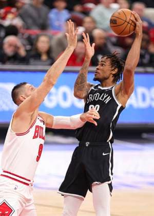 (260119) -- CHICAGO, Jan. 19, 2026 -- Brooklyn Nets Nic Claxton (R) competes during the 2025-2026 NBA, Basketball Herren, USA regular season basketball game between Brooklyn Nets and Chicago Bulls at United Center in Chicago, the United States, Jan. 18, 2026. (Photo by Xinhua) (SP)U.S.-CHICAGO-BASKETBALL-NBA-NETS VS BULLS JoelxLerner 