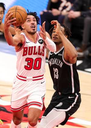 (260119) -- CHICAGO, Jan. 19, 2026 -- Chicago Bulls Tre Jones (L) drives to the basket during the 2025-2026 NBA, Basketball Herren, USA regular season basketball game between Brooklyn Nets and Chicago Bulls at United Center in Chicago, the United States, Jan. 18, 2026. (Photo by Xinhua) (SP)U.S.-CHICAGO-BASKETBALL-NBA-NETS VS BULLS JoelxLerner 