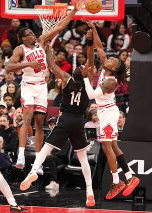 (260119) -- CHICAGO, Jan. 19, 2026 -- Chicago Bulls Jalen Smith (L) and Ayo Dosunmu (R) block the shot of Brooklyn Nets Terance Mann during the 2025-2026 NBA, Basketball Herren, USA regular season basketball game between Brooklyn Nets and Chicago Bulls at United Center in Chicago, the United States, Jan. 18, 2026. (Photo by Xinhua) (SP)U.S.-CHICAGO-BASKETBALL-NBA-NETS VS BULLS JoelxLerner 