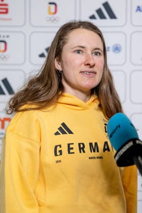 Janina Hettich-Walz (DOSB-Olympiakader Deutscher Ski Verband DSV, Biathlon, Ski Club Schoenwald e.V.) beim Interview Portrait Portraet GER, DOSB Olympia-Einkleidung Team Deutschland, Mailand Cortina 2026, 19.01.2026. GER, DOSB Olympia-Einkleidung Team Deutschland, Mailand Cortina 2026, 19.01.2026. Muenchen *** Janina Hettich Walz DOSB Olympic Squad German Ski Association DSV, Biathlon, Ski Club Schoenwald e V at Interview Portrait Portrait GER, DOSB Olympic Dressing Team Germany, Milan Cortina 2026, 19 01 2026 GER, DOSB Olympic Dressing Team Germany, Milan Cortina 2026, 19 01 2026 Munich Copyright: xEibner-Pressefoto FranzxFeinerx EP_HFR