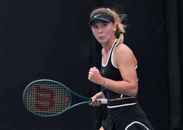 Oksana Selekhmeteva makes a fist and cheers,cheers,joy,emotion Australian Open 2026, Melbourne Park, Melbourne, Victoria, Australia Copyright: xJuergenxHasenkopfx