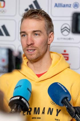 David Zobel (DOSB-Olympiakader Deutscher Ski Verband DSV, Biathlon, SC Partenkirchen) beim Interview Portrait Portraet GER, DOSB Olympia-Einkleidung Team Deutschland, Mailand Cortina 2026, 19.01.2026. GER, DOSB Olympia-Einkleidung Team Deutschland, Mailand Cortina 2026, 19.01.2026. Muenchen *** David Zobel DOSB Olympic squad German Ski Association DSV, Biathlon, SC Partenkirchen at the interview Portrait Portrait GER, DOSB Olympic Dressing Team Germany, Milan Cortina 2026, 19 01 2026 GER, DOSB Olympic Dressing Team Germany, Milan Cortina 2026, 19 01 2026 Munich Copyright: xEibner-Pressefoto FranzxFeinerx EP_HFR