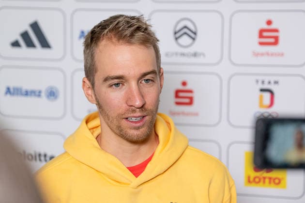 David Zobel (DOSB-Olympiakader Deutscher Ski Verband DSV, Biathlon, SC Partenkirchen) beim Interview Portrait Portraet GER, DOSB Olympia-Einkleidung Team Deutschland, Mailand Cortina 2026, 19.01.2026. GER, DOSB Olympia-Einkleidung Team Deutschland, Mailand Cortina 2026, 19.01.2026. Muenchen *** David Zobel DOSB Olympic squad German Ski Association DSV, Biathlon, SC Partenkirchen at the interview Portrait Portrait GER, DOSB Olympic Dressing Team Germany, Milan Cortina 2026, 19 01 2026 GER, DOSB Olympic Dressing Team Germany, Milan Cortina 2026, 19 01 2026 Munich Copyright: xEibner-Pressefoto FranzxFeinerx EP_HFR