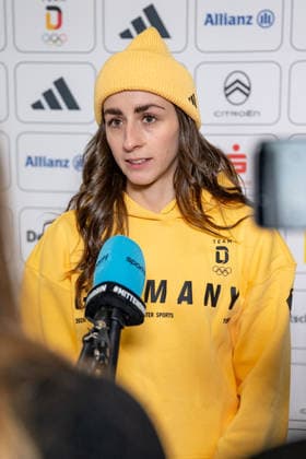 Vanessa Voigt (DOSB-Olympiakader Deutscher Ski Verband DSV, Biathlon, SV Rotterode) beim Interview Portrait Portraet GER, DOSB Olympia-Einkleidung Team Deutschland, Mailand Cortina 2026, 19.01.2026. GER, DOSB Olympia-Einkleidung Team Deutschland, Mailand Cortina 2026, 19.01.2026. Muenchen *** Vanessa Voigt DOSB Olympic squad German Ski Association DSV, Biathlon, SV Rotterode at the interview Portrait Portrait GER, DOSB Olympia Einkleidung Team Deutschland, Mailand Cortina 2026, 19 01 2026 GER, DOSB Olympia Einkleidung Team Deutschland, Mailand Cortina 2026, 19 01 2026 Muenchen Copyright: xEibner-Pressefoto FranzxFeinerx EP_HFR