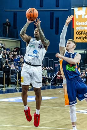Charles Callison SYNTAINICS MBC, 23 Lukasz Kolenda ROSTOCK SEAWOLVES, 10 GER, Rostock Seawolves vs SYNTAINICS MBC, easycredit BBL, Basketball, Bundesliga, Matchday 16, Season 2025 2026, 18 01 2026 GER, Rostock Seawolves vs SYNTAINICS MBC, easycredit BBL, Basketball, Bundesliga, Matchday 16, Season 2025 2026, 18 01 2026 Rostock Copyright: xEibner-Pressefoto DenverxEhrlichx EP_DEH