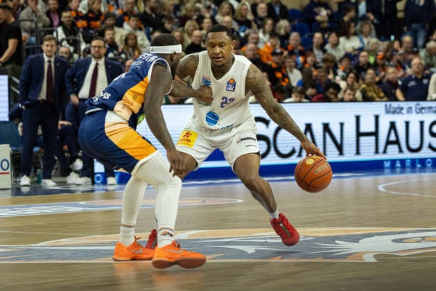 Charles Callison SYNTAINICS MBC, 23 TJ Crockett Jr ROSTOCK SEAWOLVES, 00 GER, Rostock Seawolves vs SYNTAINICS MBC, easycredit BBL, Basketball, Bundesliga, Matchday 16, Season 2025 2026, 18 01 2026 GER, Rostock Seawolves vs SYNTAINICS MBC, easycredit BBL, Basketball, Bundesliga, Matchday 16, Season 2025 2026, 18 01 2026 Rostock Copyright: xEibner-Pressefoto DenverxEhrlichx EP_DEH