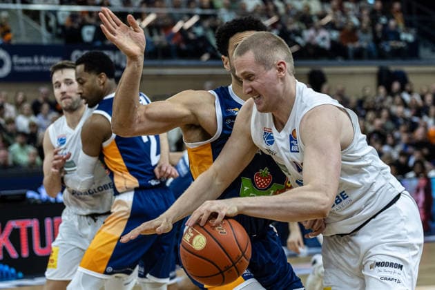 Collin Welp SYNTAINICS MBC, 40 Dominic Lockhart ROSTOCK SEAWOLVES, 03 GER, Rostock Seawolves vs SYNTAINICS MBC, easycredit BBL, Basketball, Bundesliga, Matchday 16, Season 2025 2026, 18 01 2026 GER, Rostock Seawolves vs SYNTAINICS MBC, easycredit BBL, Basketball, Bundesliga, Matchday 16, Season 2025 2026, 18 01 2026 Rostock Copyright: xEibner-Pressefoto DenverxEhrlichx EP_DEH